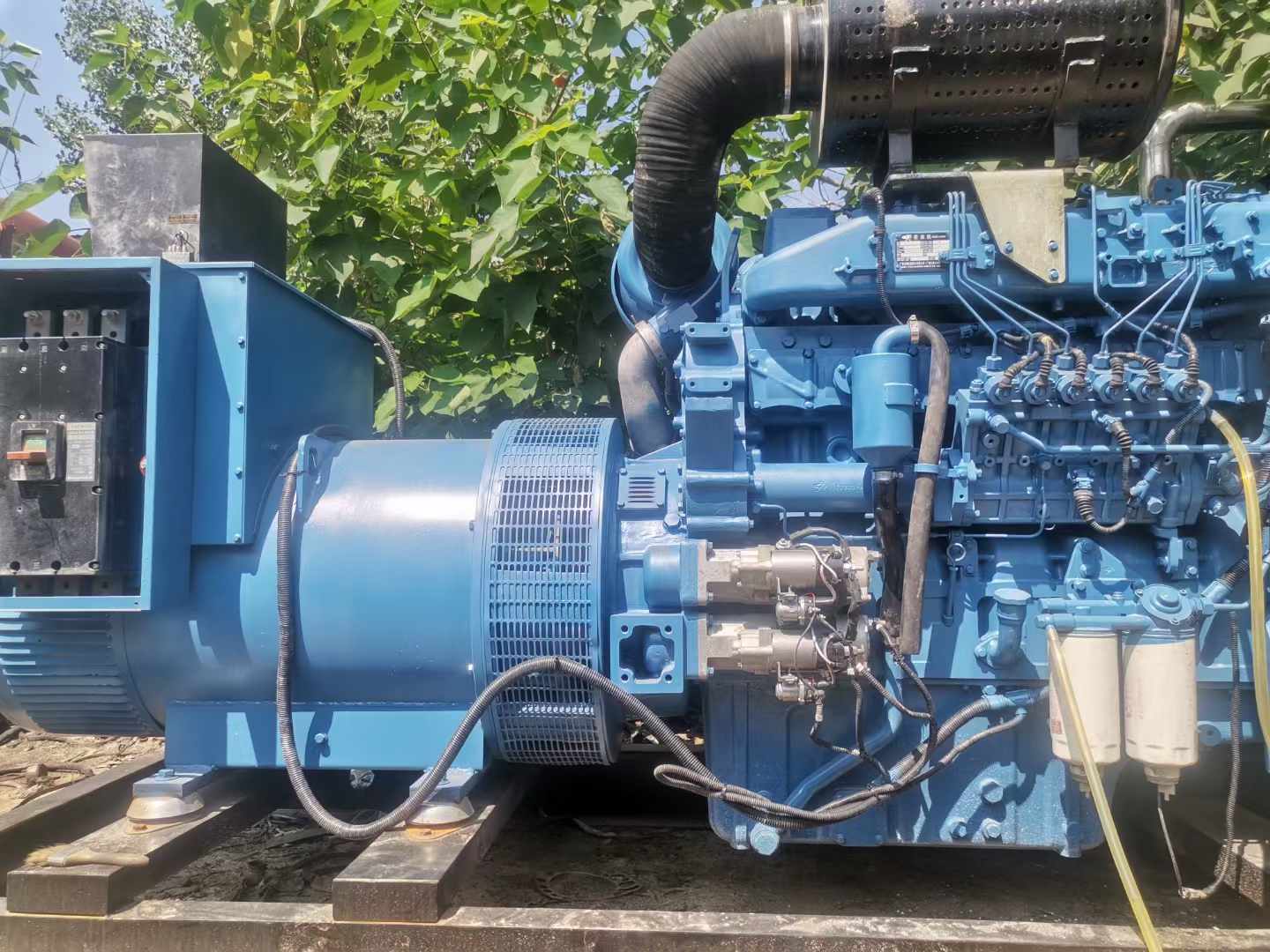 德格详细说明降低 800kW 柴油发电机输出电流波动的方法
