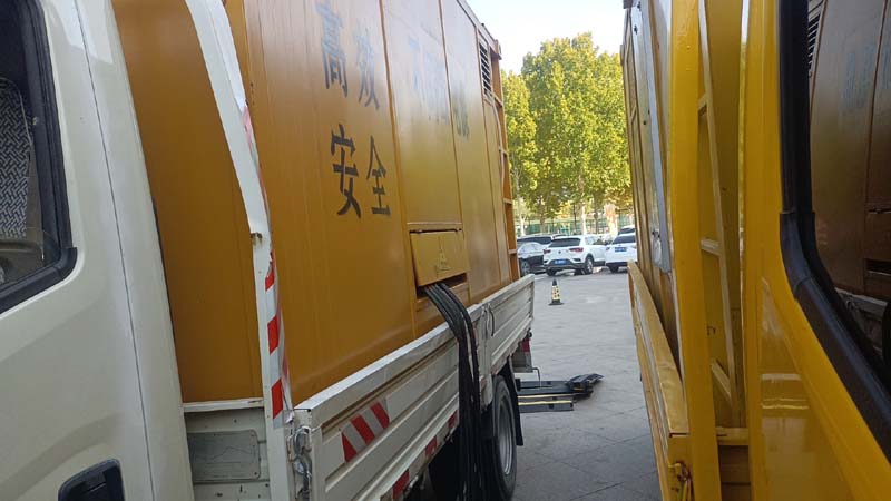 德格如何判断柴油发电机组和UPS电源的切换时间是否符合要求？