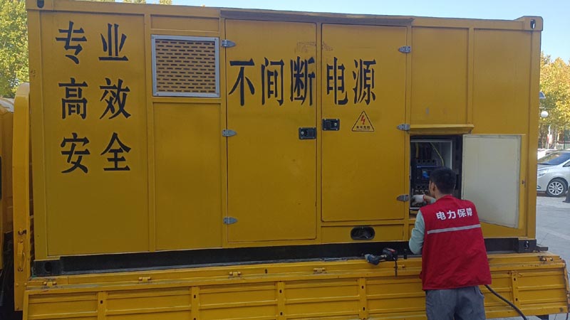 德格柴油发电机组和UPS电源配合使用时，如何避免切换过程中的电力中断？